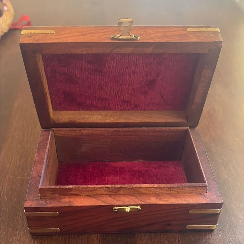 Elegant Vintage Wooden keepsake Trinket Jewlery Box